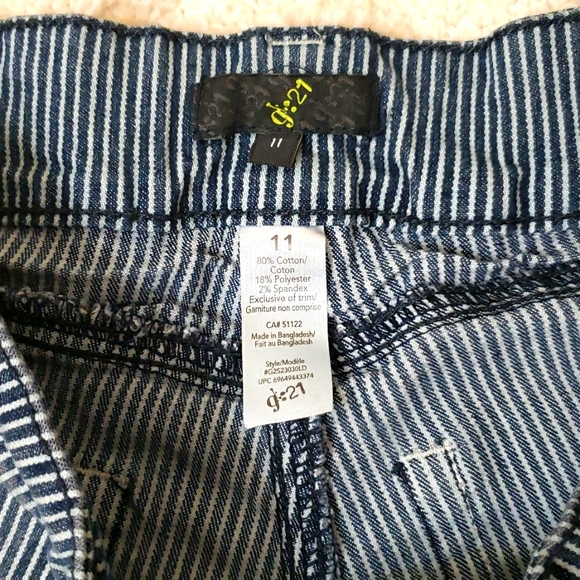 Jean Shorts - Picture 3 of 6